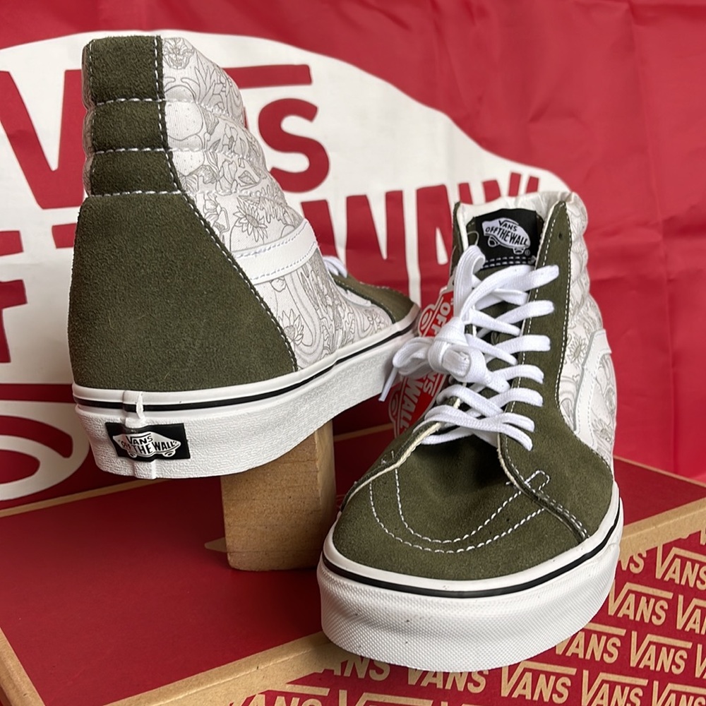 Vans Sk8-Hi
Desert Skulls Grape Leaf/
VN0A32QGRQV
Men’s sneakers - Picture 10 of 16
